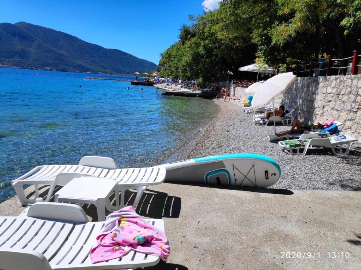 Beachfront Villa Nautica Kotor Exterior photo