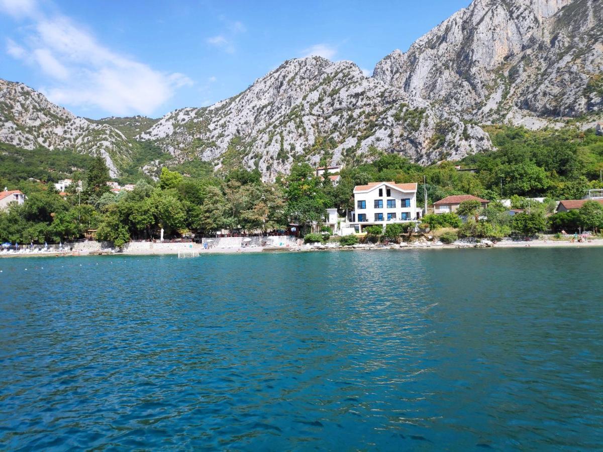 Beachfront Villa Nautica Kotor Exterior photo