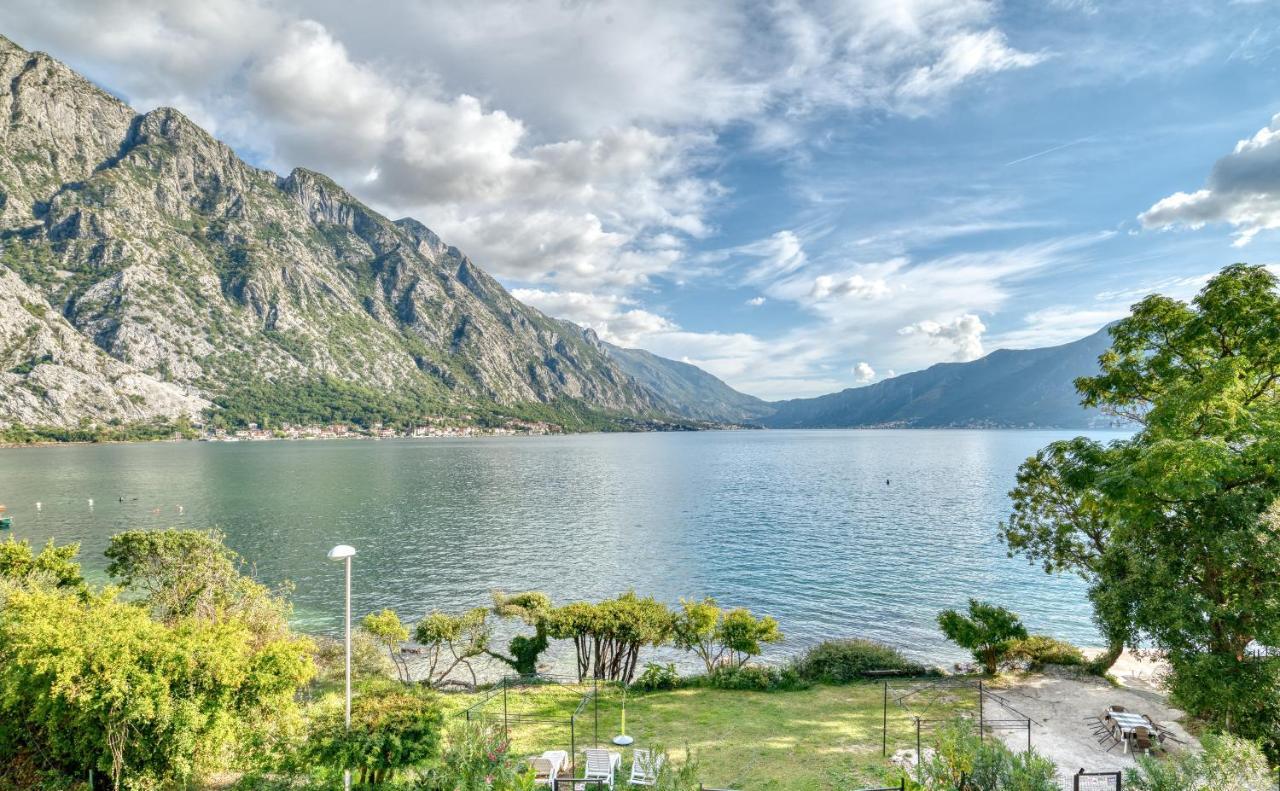 Beachfront Villa Nautica Kotor Exterior photo