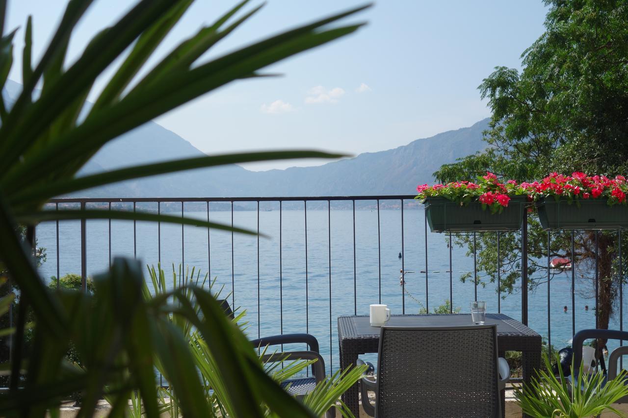 Beachfront Villa Nautica Kotor Exterior photo