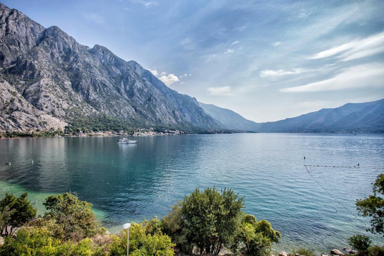 Beachfront Villa Nautica Kotor Exterior photo