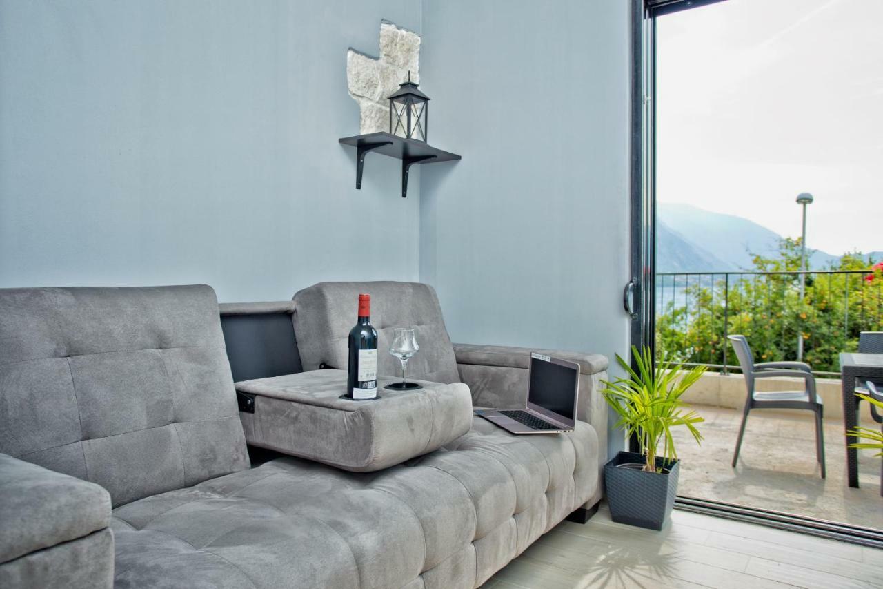 Beachfront Villa Nautica Kotor Exterior photo