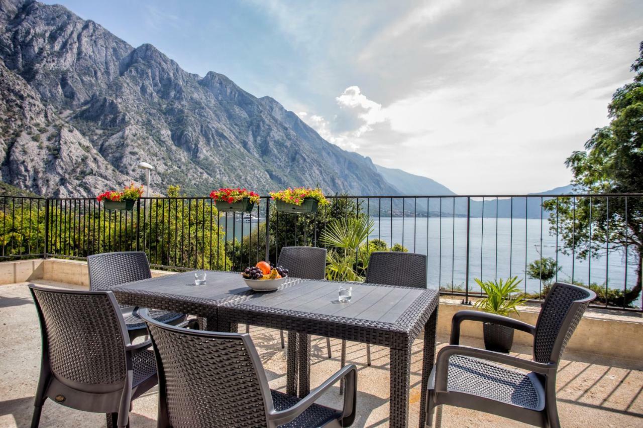 Beachfront Villa Nautica Kotor Exterior photo
