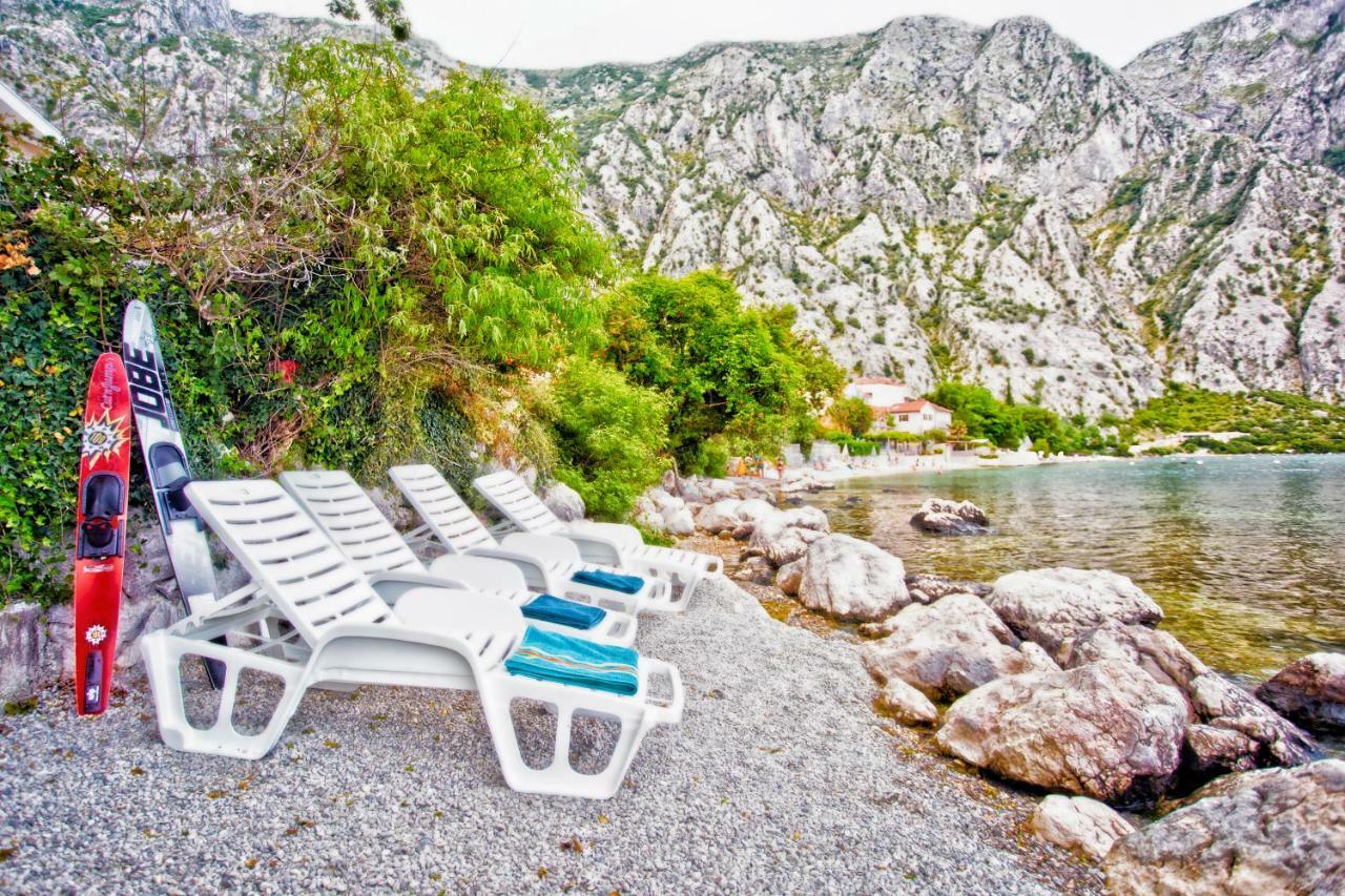 Beachfront Villa Nautica Kotor Exterior photo