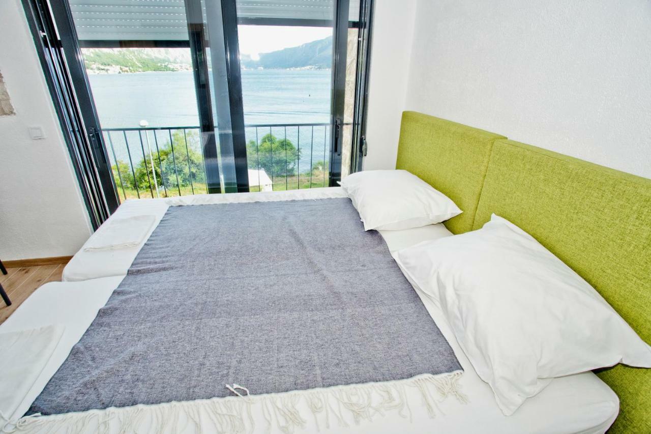 Beachfront Villa Nautica Kotor Exterior photo